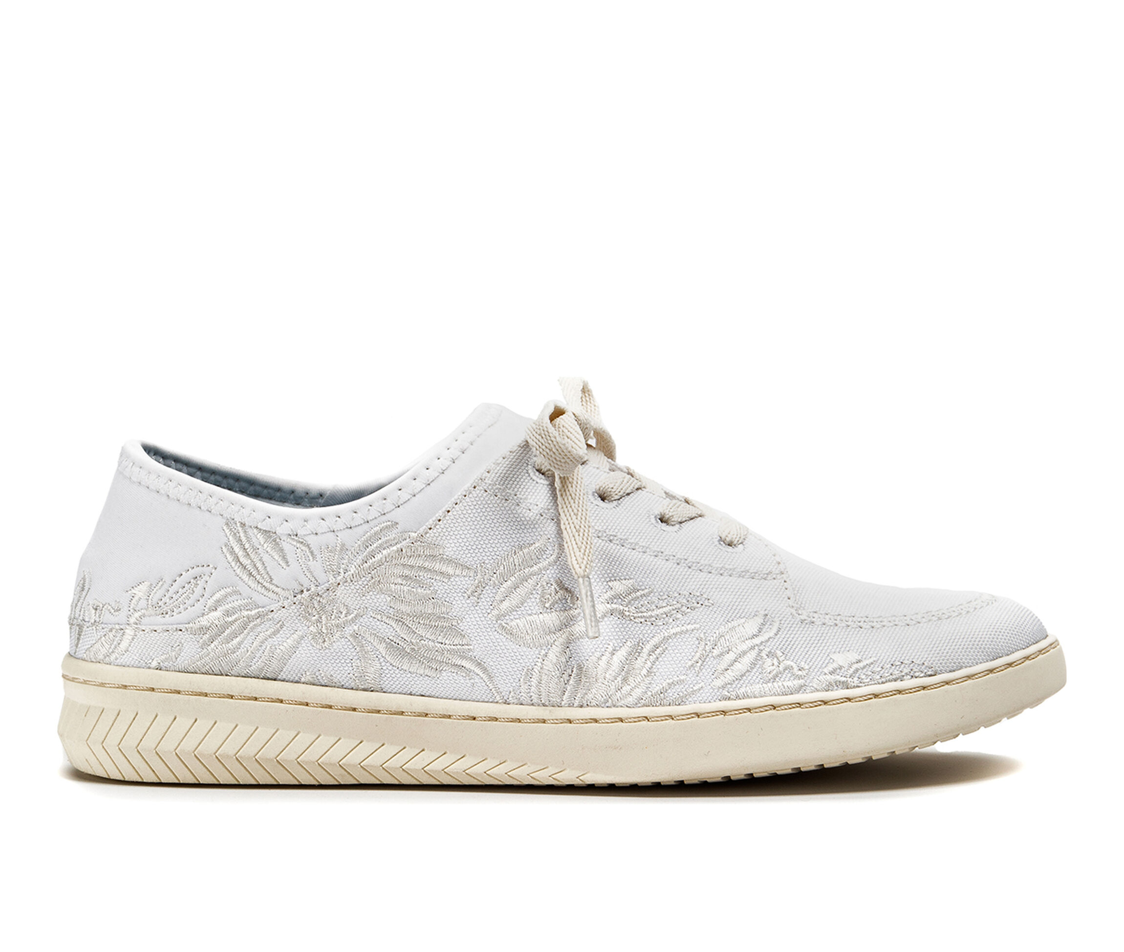 shoe carnival baretraps