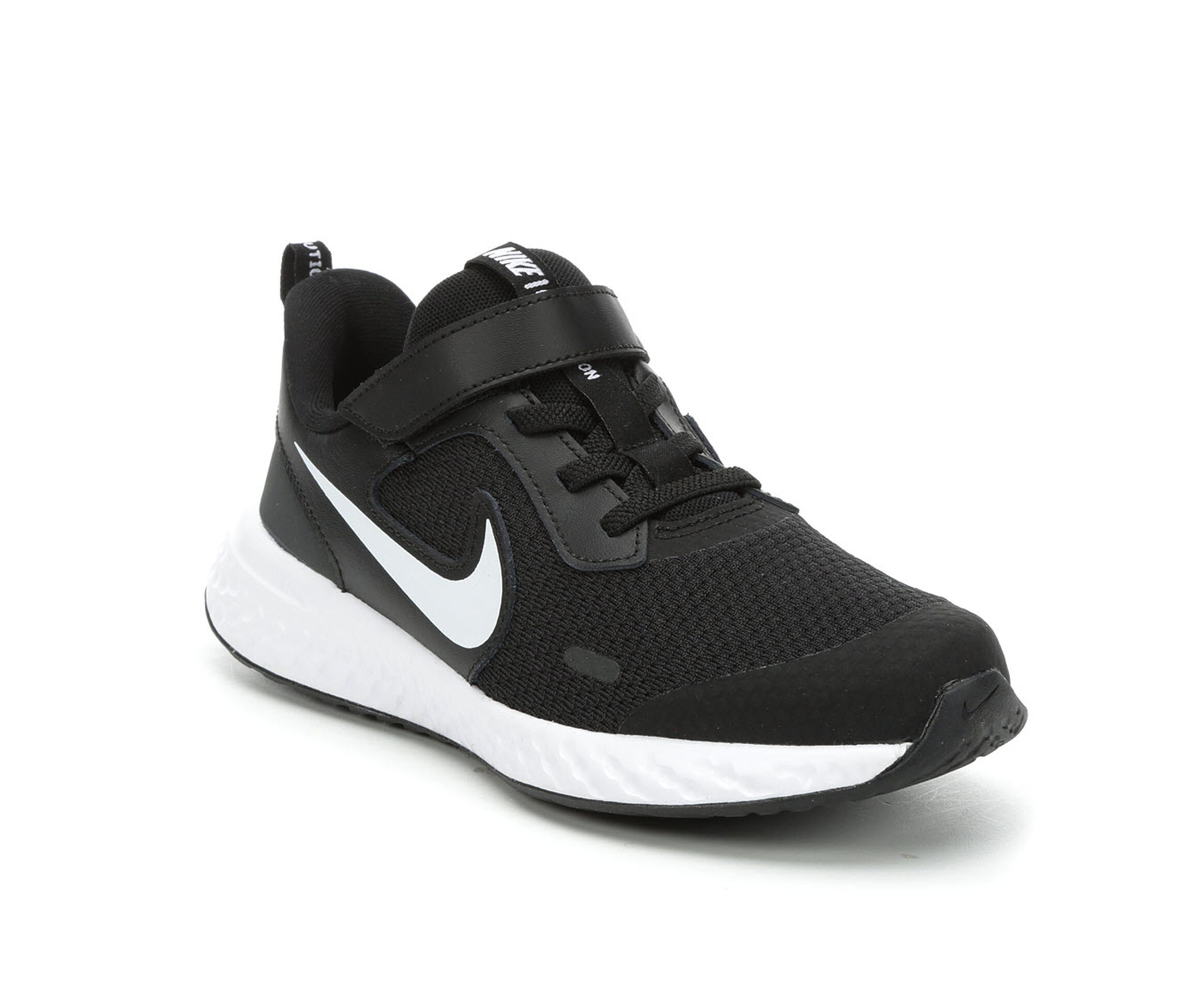 nike revolution 3 shoe for boys in 2 wide